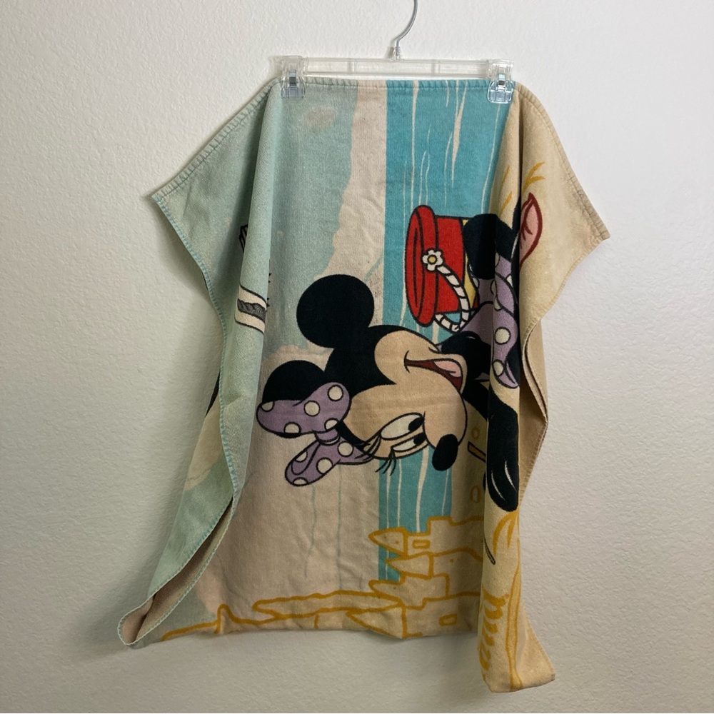 Vintage Disney Towel - Mickey & Minnie at the Beach - 31x58